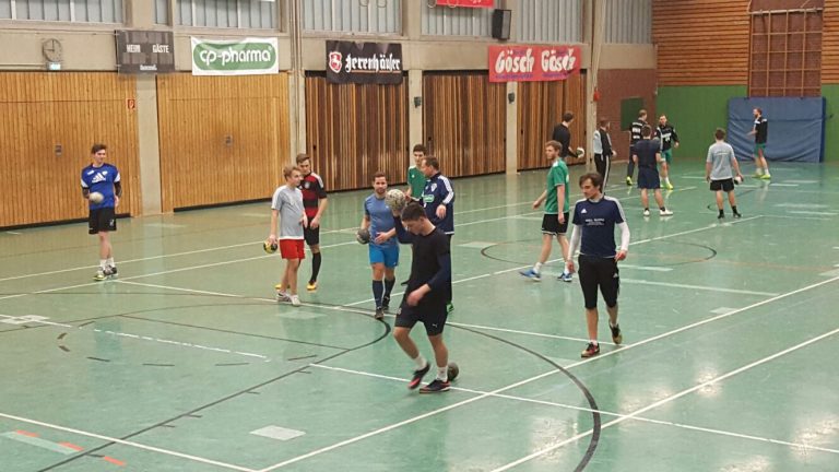 TSV Fußballer trainieren mit Recken Handballern