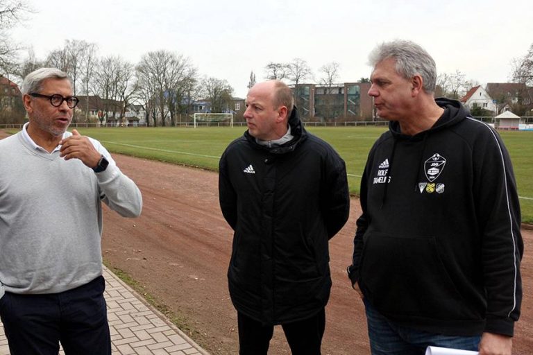 DFB-Botschafter Jimmy Hartwig zu Gast in Burgdorf